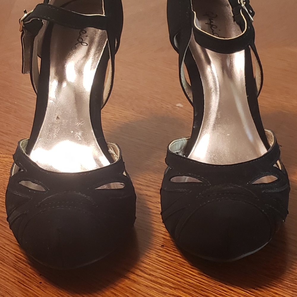 Qupid Black suede 4in high heels size 8.5
